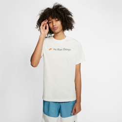 Ver Nike Sportswear Airathon Camiseta - Hombre - Crema y sus características Nike Sportswear Airathon Camiseta - Hombre - Crema precio