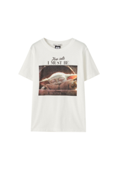 Camiseta blanca Baby Yoda Pull & Bear en oferta