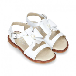 Sandalia Niña En Color Blanco Con Lazo Grande Central Y Diseño Con Perlas En Piel Napa. 24 Blanco en oferta