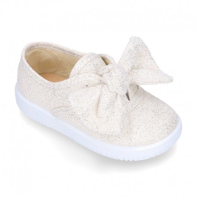 Bamba Niña Con Elástico Y Lazo En Lona Metalizado. 18 Plata