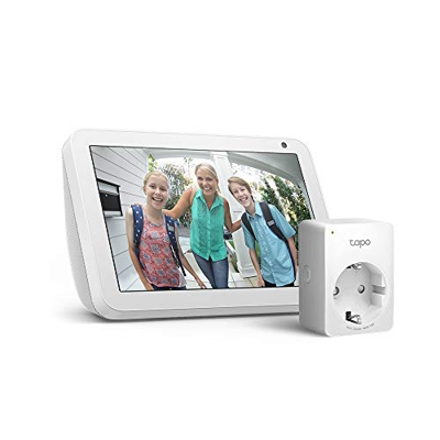 Echo Show 8, Tela de color gris claro + Tapo P100 Enchufe inteligente, compatible con Alexa