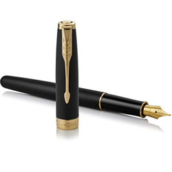 Parker Sonnet - Pluma estilográfica (lacada en negro mate, con adorno dorado y plumín de punto fino, en estuche) en oferta