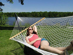 The Garden Hammocks® Hamaca de poliéster cómoda para dormir, doble extra ancho (5 pies de ancho x 33 pies de longitud total) sin soporte, barras de ma en oferta