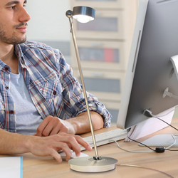 Lámpara de mesa LED Puk Table Single cromo mate en oferta