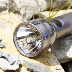 Funcional linterna Maglite 2 D-Cell, titanio en oferta