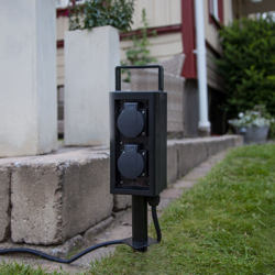 Columna de enchufes Plugge con cable, pica tierra precio