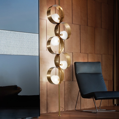 Lámpara de pie Sound en oro