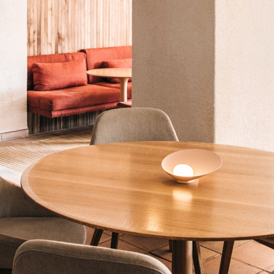 Vibia Musa 7404 lámpara de mesa, batería, salmón