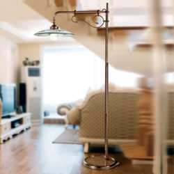 Lámpara de pie Bassano con brazo, verde en oferta