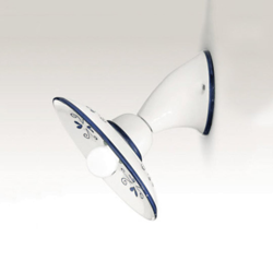 Aplique Bassano, blanco, detalles azul en oferta