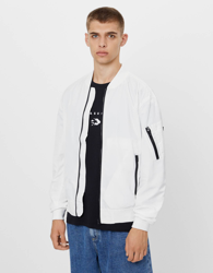 Bershka Cazadora Bomber Ligera Hombre S Blanco en oferta