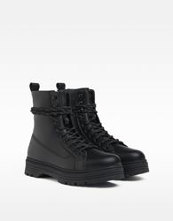 Bershka Botas Acordonadas Suela Track Hombre 39 Negro en oferta