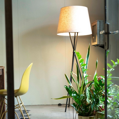 Ozono Hailey lámpara de pie LED lino gris con AC-1