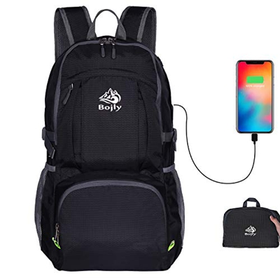 BOJLY Mochila de Senderismo, 40L Súper Capacidad 430g Bolsa de Viaje Deportiva Impermeable y Plegable, con Cargador USB y Puerto para Auriculares para