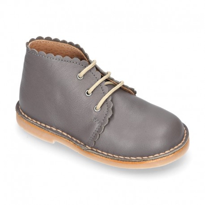 Bota Safari Niños Con Cordones Y Ondas En Piel Extra Suave. 18 Gris