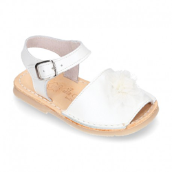 Menorquina Niñas En Piel Nacarada Con Flor Y Suela Flexible. 30 Blanco en oferta