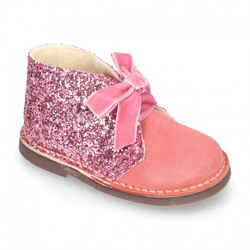 Botita Safari Niña En Piel Serraje Con Glitter Y Lazos De Terciopelo. 28 Rosa en oferta