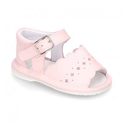 Sandalia Ondas Y Diseño Troquelado En Piel Para Bebés. 17 Rosa
