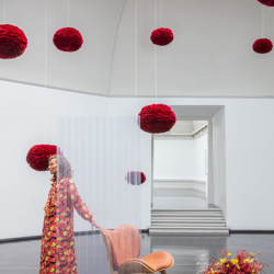 UMAGE Eos medium lámpara colgante plumas rojo en oferta