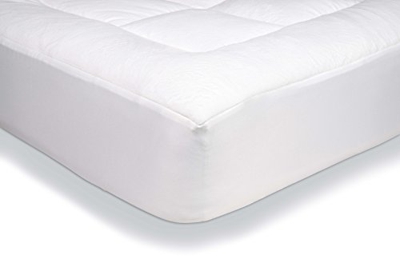 AmazonBasics - Protector de colchón acolchado con tejido micropolar ultrasuave (150 x 200 cm)