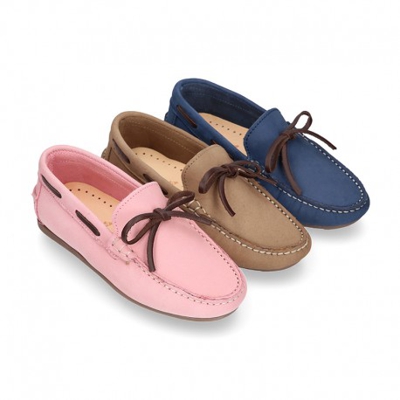 Mocasín Niño Con Lazos A Contraste En Piel Nobuck. 26 Rosa