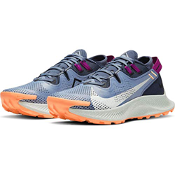 Nike W Pegasus Trail 2, Zapatillas para Correr Mujer, Thunder Blue Photon Dust Ashen Slate Dk Obsidian Peach Cream Red Plum, 39 EU en oferta