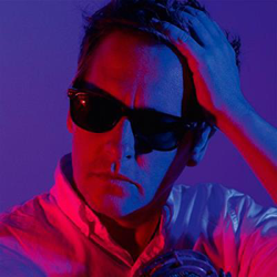 Love in the Modern Age características