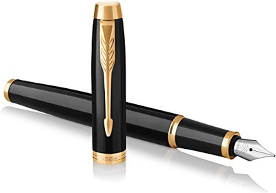 PARKER IM, pluma estilográfica lacada en negro con adorno dorado, plumín mediano y recambio de tinta azul (1931652)