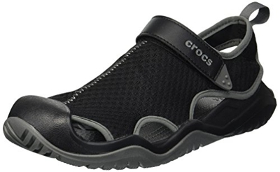 CROCS Swiftwater Mesh Deck Sandal M, Zuecos Hombre, Negro (Black 001), 42/43 EU