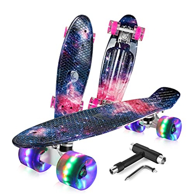 BELEEV Skateboard 55cm/22inch para Principiantes Adultos y Niños, Mini Cruiser Skateboard con All-in-One Skate T-Tool, Skateboard con 4 LED PU Ruedas