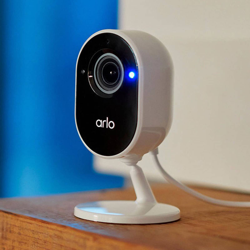 Arlo Essential Indoor cámara de seguridad, blanca características