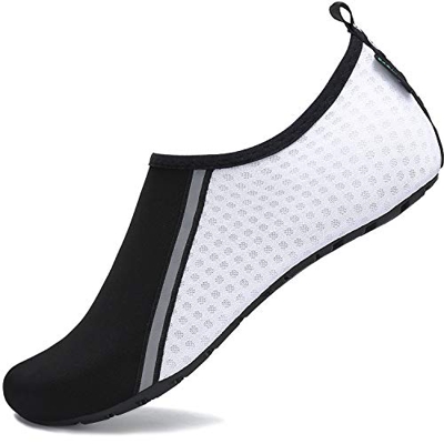 SAGUARO Hombre Mujer Zapatos de Agua Playa Escarpines Zapatillas de Deportes Acuáticos Buceo Surf Snorkel Yoga Piscina, Blanco 38/39