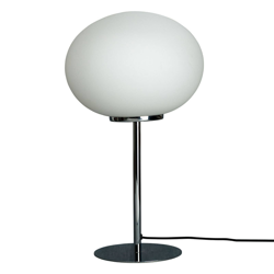 Dyberg Larsen Queen lámpara de mesa, armazón cromo en oferta