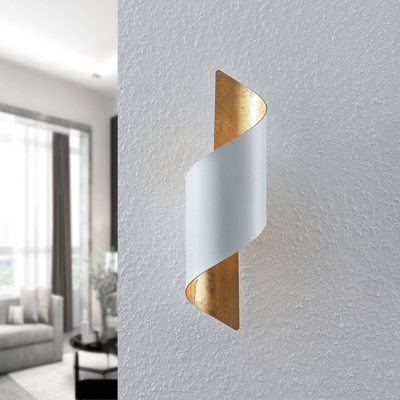 Lindby Chenotara aplique en blanco y oro