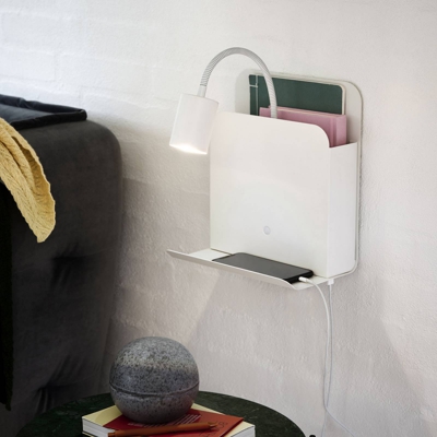 Aplique Logi con estante y conector USB, blanco
