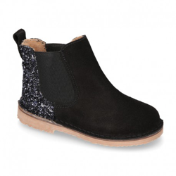 Botín Niños Con Elástico Y Talonera Glitter En Piel Serraje. 26 Negro características