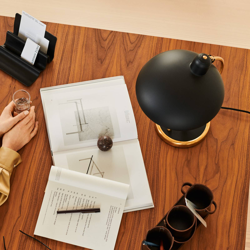 FRITZ HANSEN Kaiser Idell Luxus mate negro/latón en oferta