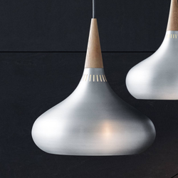 FRITZ HANSEN Orient P2 aluminio/roble Ø 34 cm en oferta