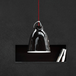 FRITZ HANSEN Caravaggio P2 negro brillante en oferta