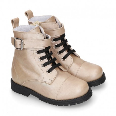 Botita Rockera Niña Cordones En Piel Laminada Visón. 22 Visón