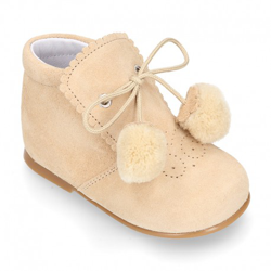 Botita Niños Piel Serraje Con Pompones. 22 Camel características