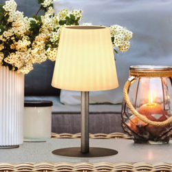 Lámpara de mesa LED solar Turin, cambio color RGB en oferta