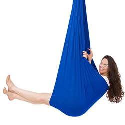 YAWEDA Columpio de terapia para niños con necesidades especiales Snuggle Swing Cuddle interior al aire libre hamaca ajustable para niños con autismo,  precio