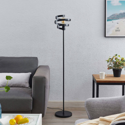 Lindby Colten lámpara de pie, negro en oferta