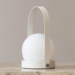 Menu Carrie lámpara decorativa batería IP44 blanco en oferta