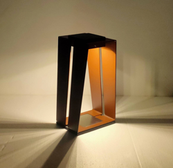 Farol solar LED Skaal con sensor, corten, 40 cm características
