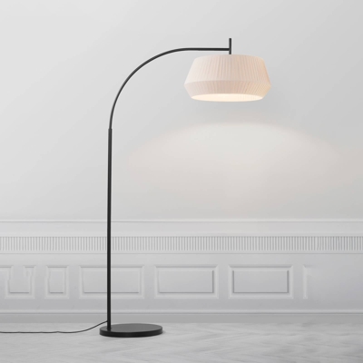 Lámpara de pie Dicte, pantalla atada a mano, ámbar