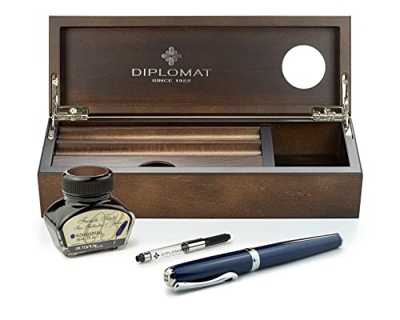 Diplomat Excellence A2 Midnight Blue Chrome - Juego de pluma estilográfica, punta M de acero inoxidable, tinta en vaso de tinta, convertidor de tinta 