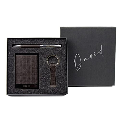 Elegante caja Regalo Personalizada con tarjetero, bolígrafo y llavero. Pack de regalo premium para hombre en PU y acabados metálicos, personalizado co