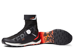 adidas Men's Terrex Agravic Tech Pro Trail Running Shoe, Core Black/Cloud White/Solar Red - 10 M US en oferta